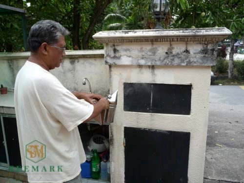 Mr. Aris using smoker for the first time.