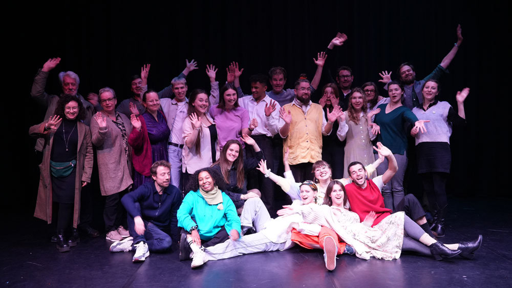 Screenshot van de Instant Casino website interface op een desktop en mobiel apparaat