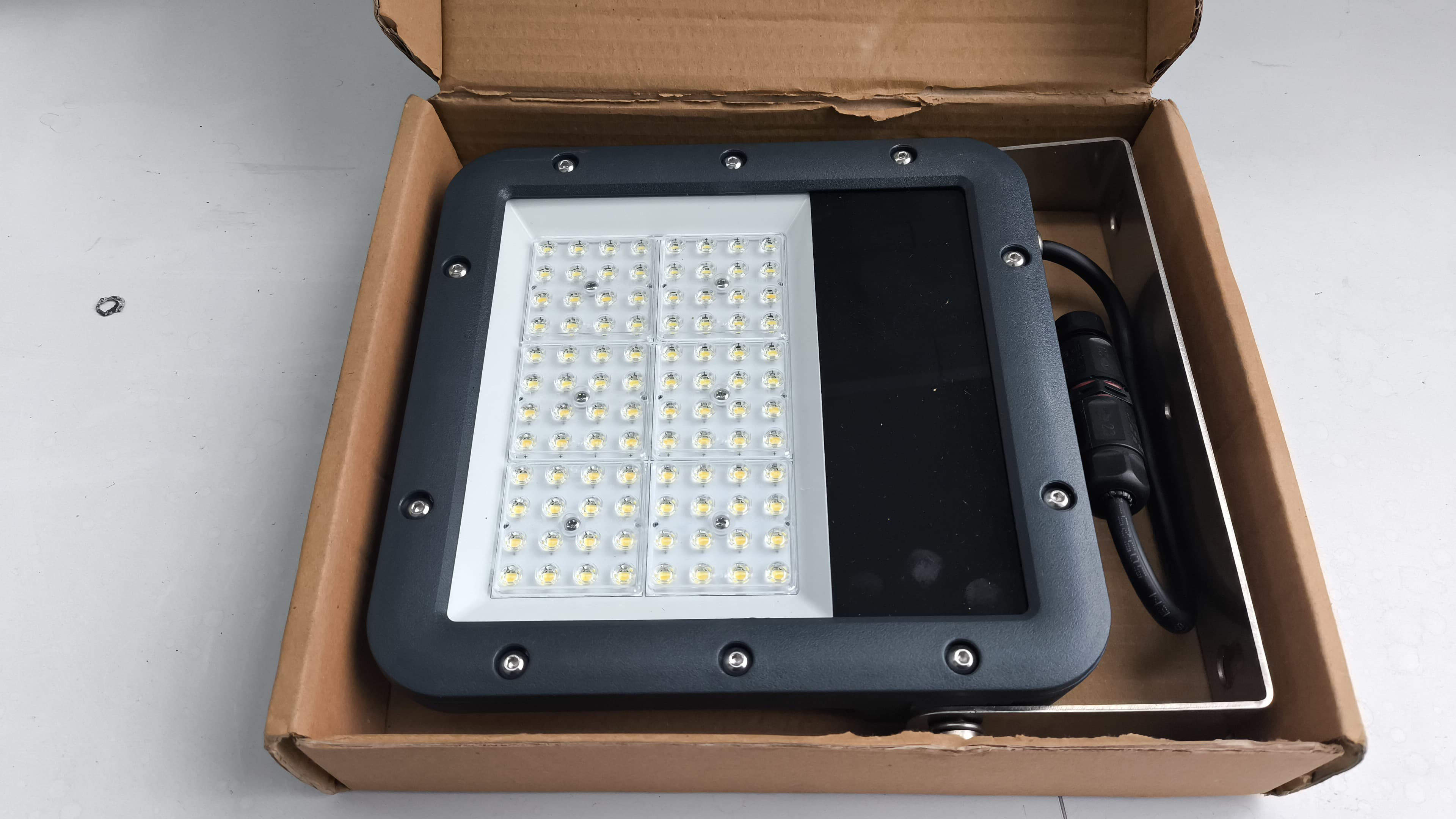EKİCİ MARİNE PROJEKTÖR ,IP66 ,24V DC GÜCÜNDE, 6500K BEYAZ SAMSUNG-SEOUL MİD POWE