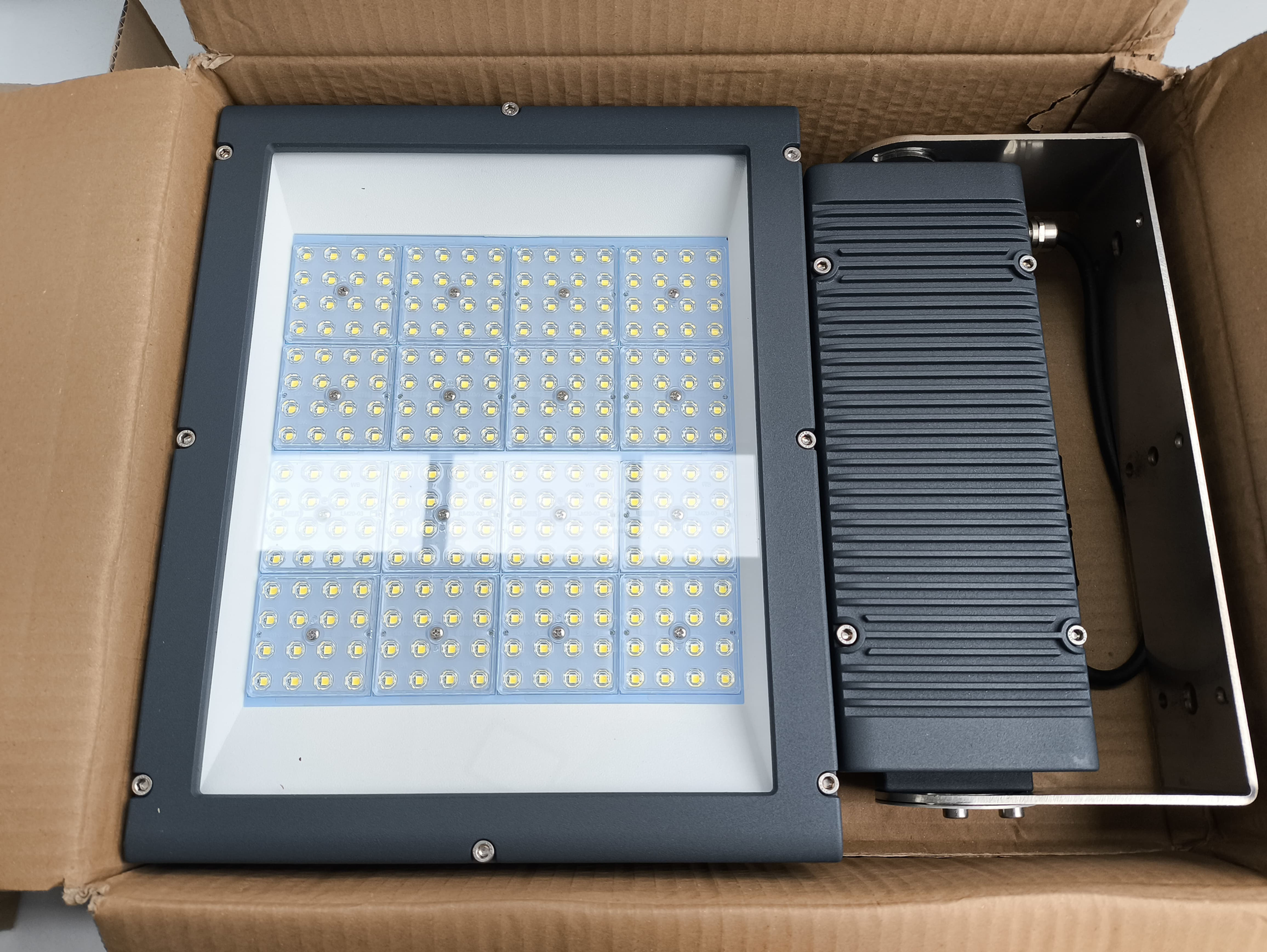 EKİCİ MARİNE, KÜÇÜK PROJEKTÖR 150W 220V GÜCÜNDE, IP66 ,6500K Beyaz