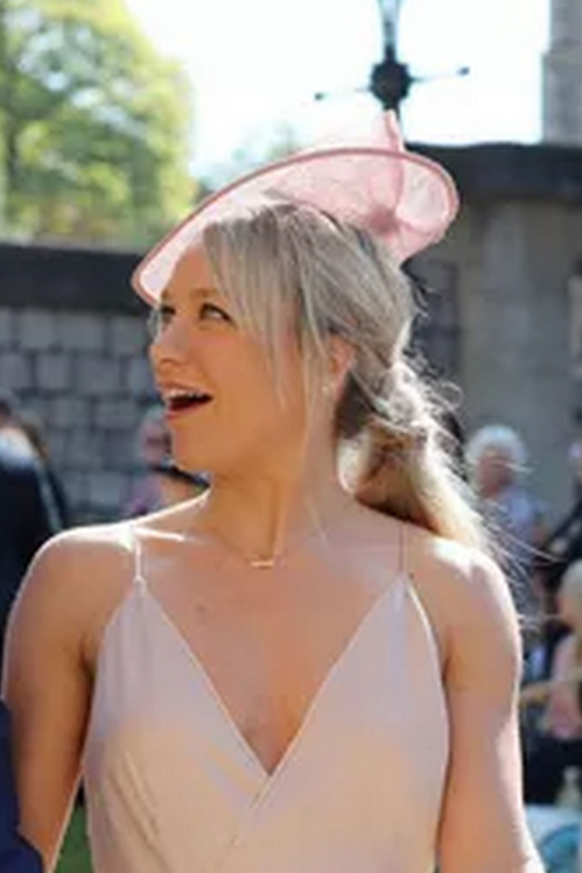 Qual a diferença de Voilette, Fascinator e Casquete?