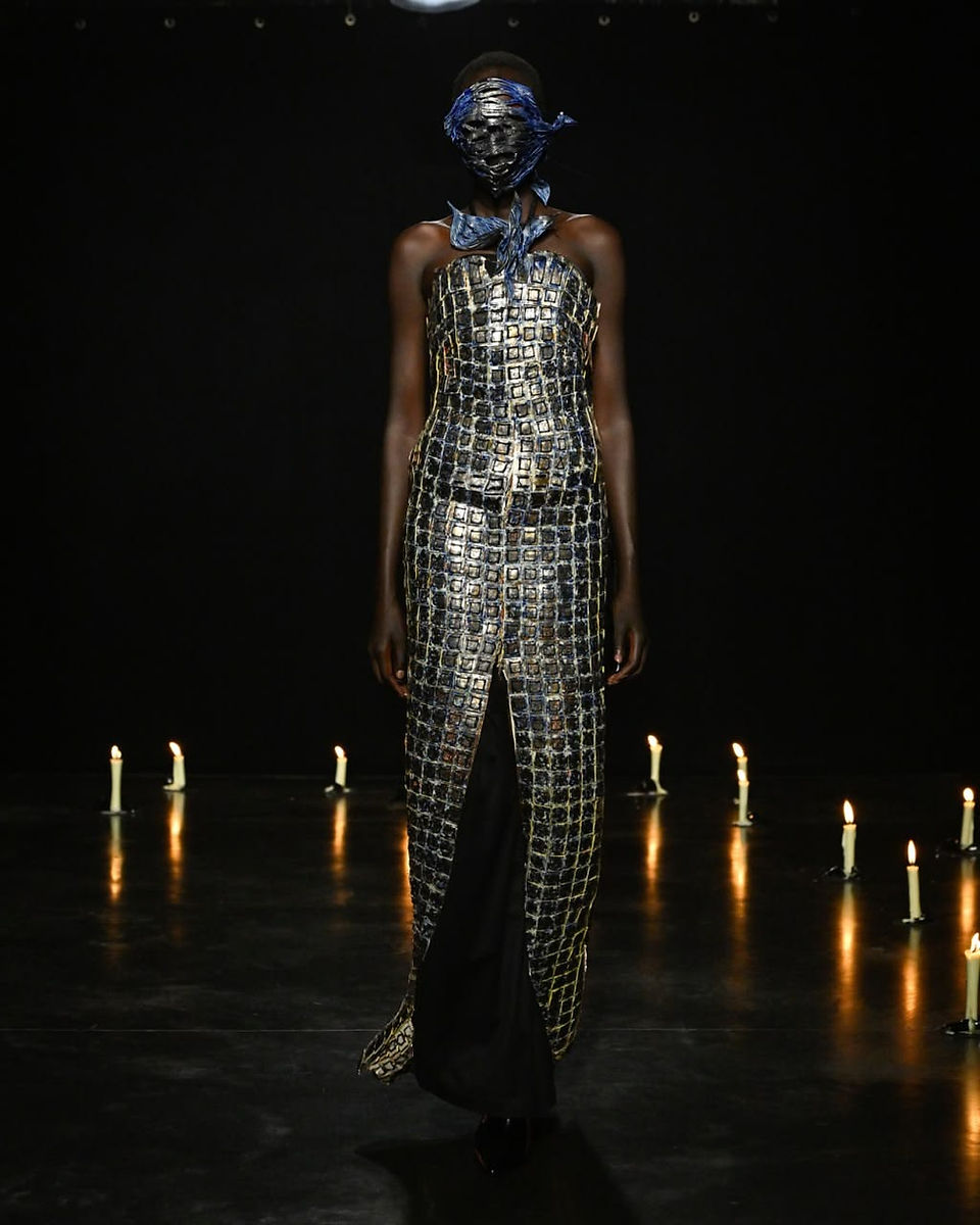 Yuima Nakazato Coleção "Inferno" | Haute Couture | Look 2 | Foto by WWD