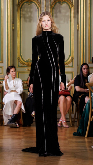 Standing Ground Coleção Couture | Haute Couture | Look 6 | Foto by WWD