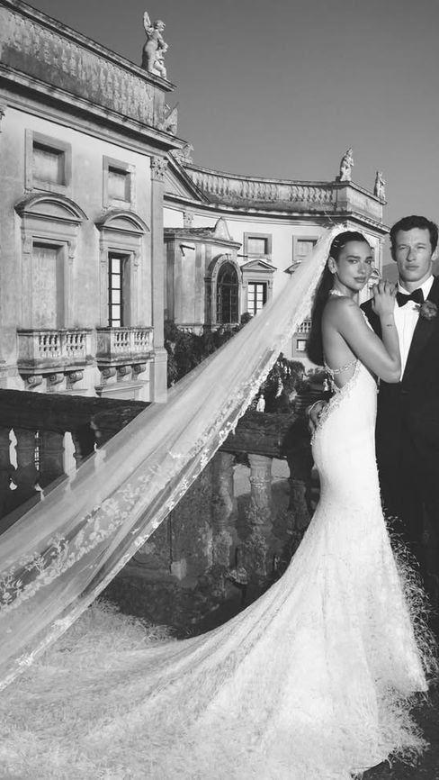Casamento de Dua Lipa & Callum Turner na Itália | Foto by @dualipa