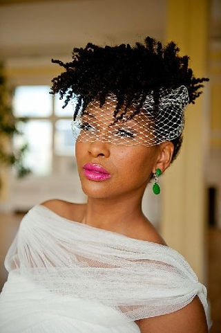 Qual a diferença de Voilette, Fascinator e Casquete?