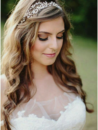 Penteado com Tiara para Noiva {Foto: Pinterest}