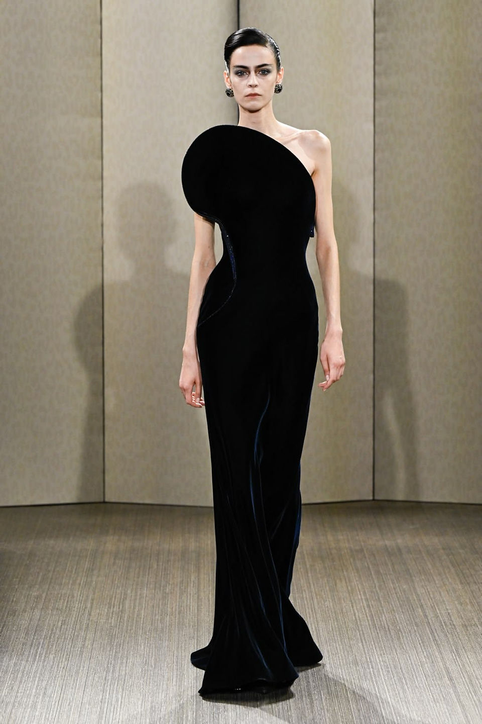 Giorgio Armani Privé Coleção Outono e Inverno | Haute Couture | Look 55 | Foto by WWD
