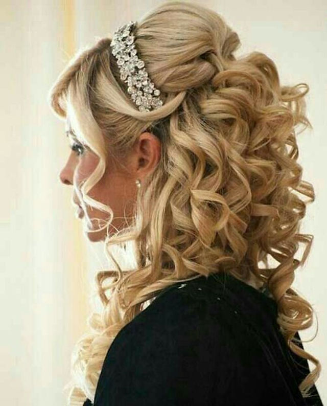 Penteado com Tiara para Noiva {Foto: Mis Peinados}