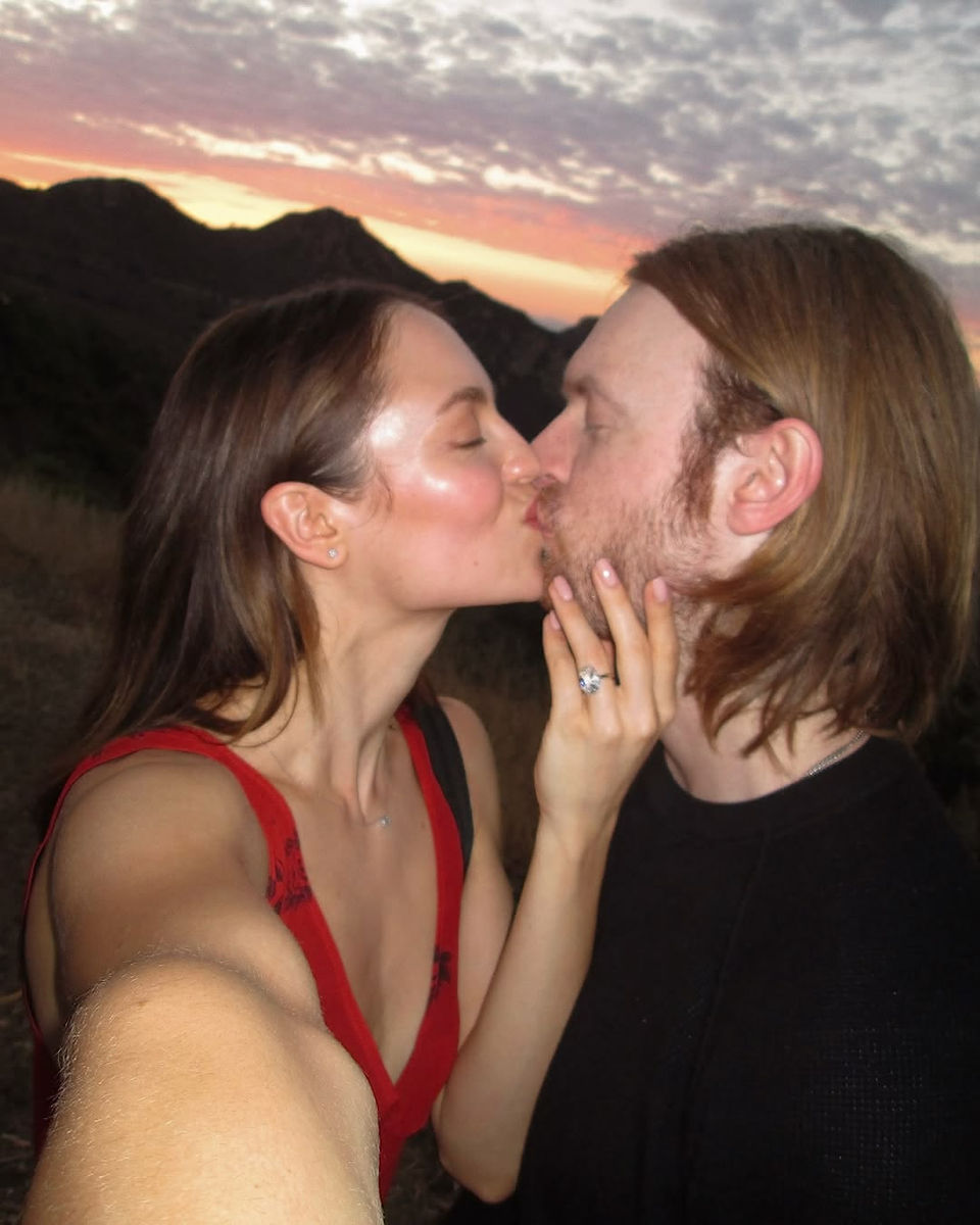 Finneas O'Connell e Claudia Sulewski | Pedido de Casamento | Reprodução Instagram