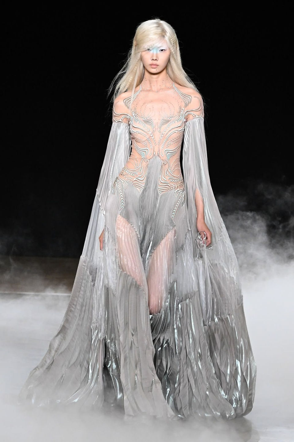 Iris Van Herpen Coleção "Sonic Starquakes" | Haute Couture  | Look 4 | Foto by WWD