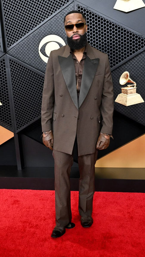 Grammy 2026 | Kenyon Dixon veste AMIRI | Foto via Variety