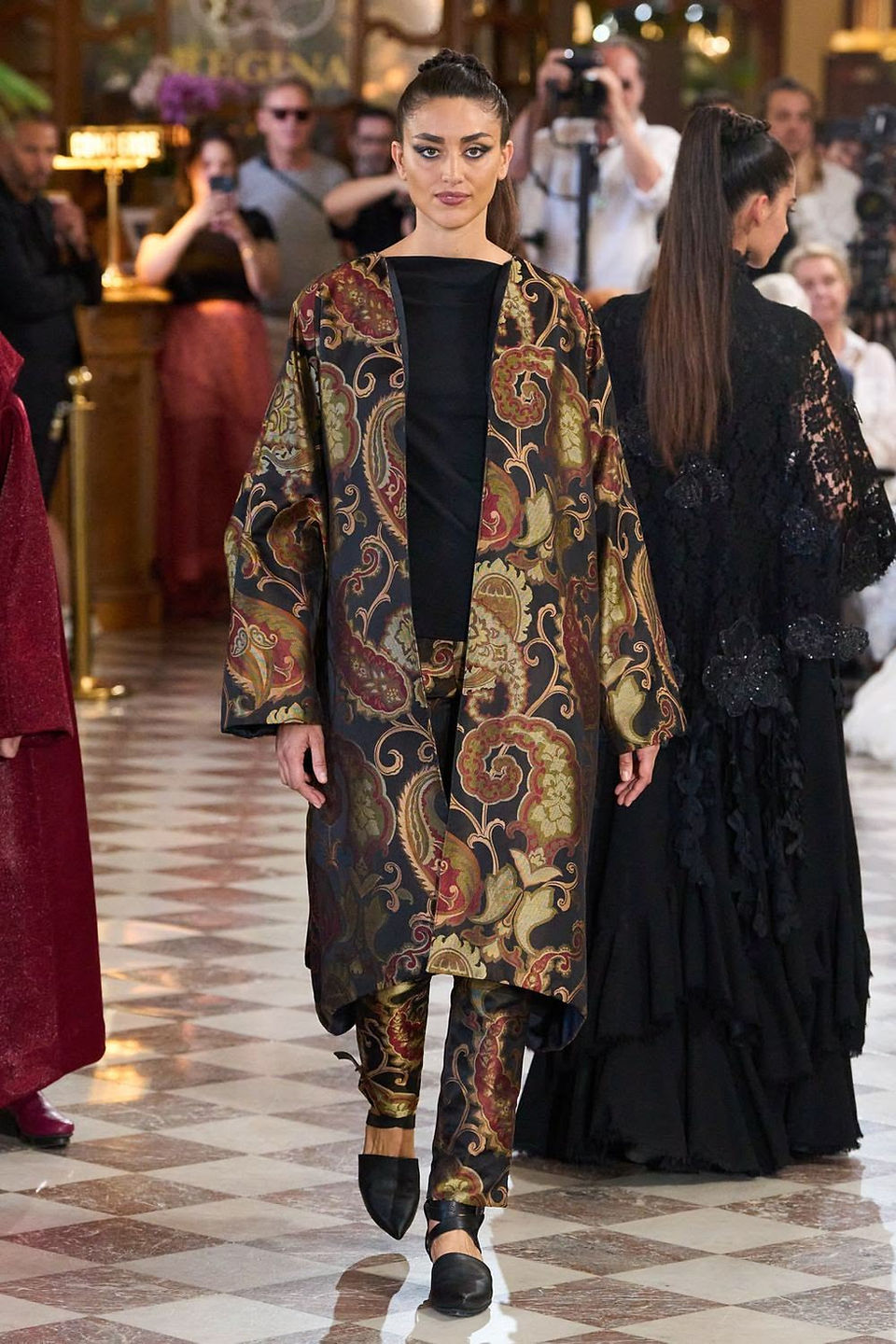 Franck Sorbier Coleção "Le Parfum des Globe-trotteuses" | Haute Couture Week | Look 8