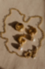 Thumbnail: Dahlias T-bar Chain necklace - Pearl