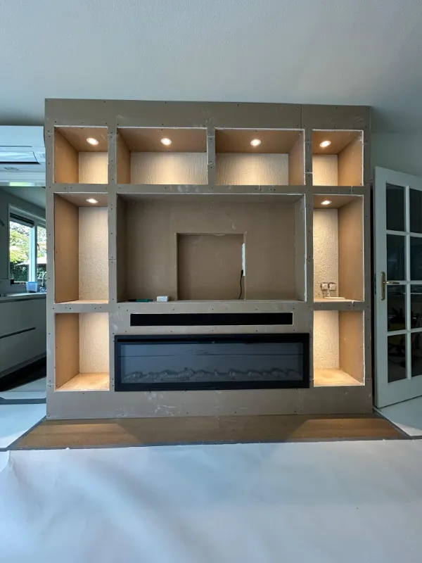 Ingebouwde sfeerhaard TV-wand op maat Zwolle