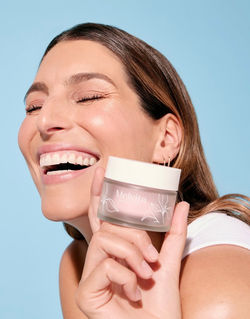 Hair and Makeup on Laury Thilleman for Melvita