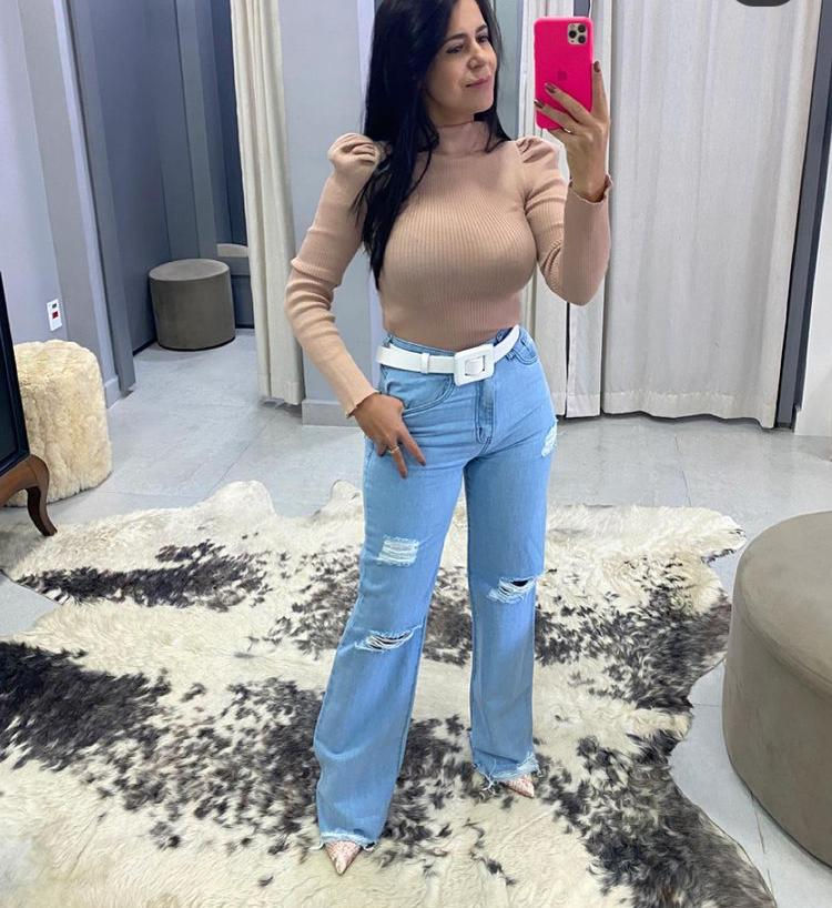 Calça wide leg.