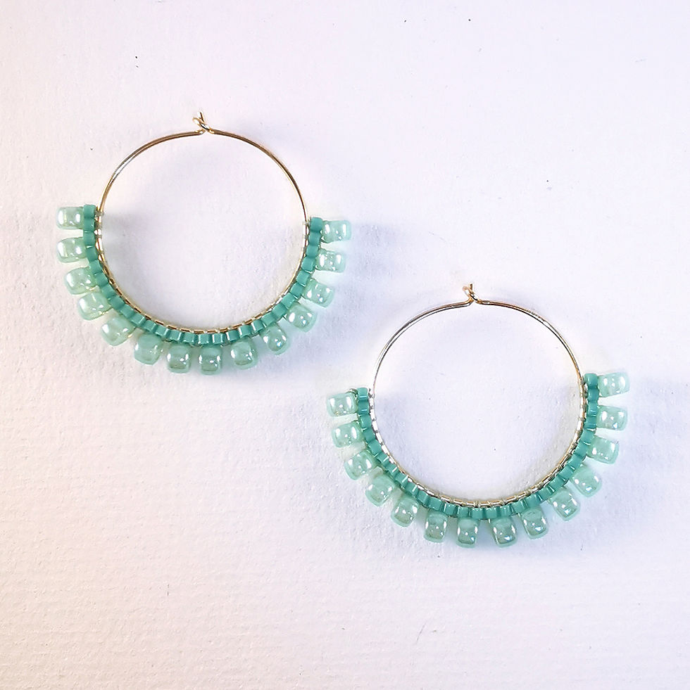 Miniature : Créoles dorées et perles tissées