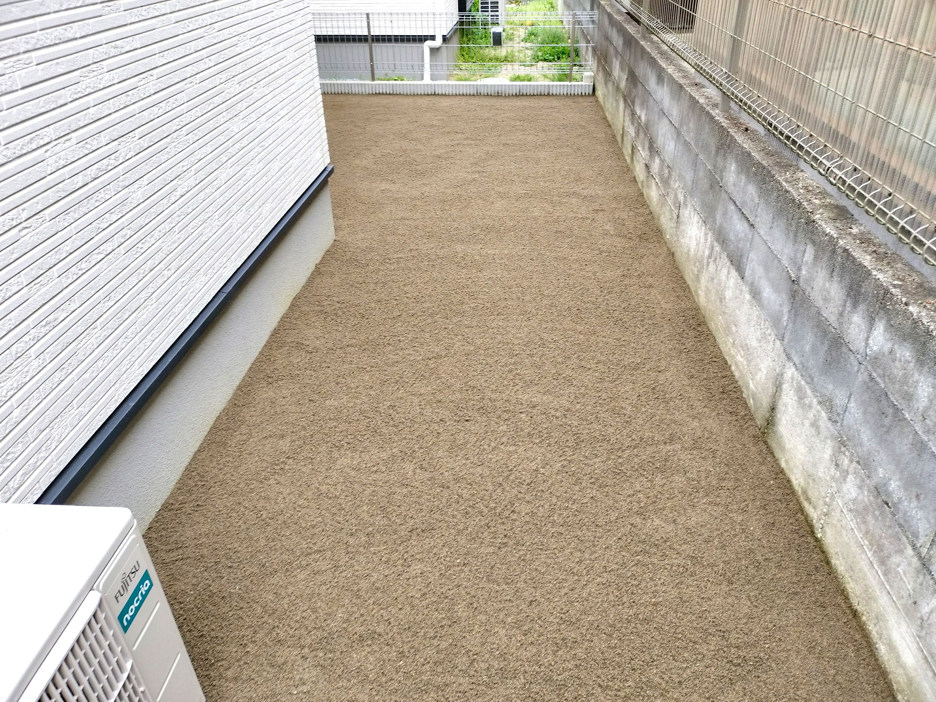 外構工事表面鋤取り・整地・転圧・川砂敷き２