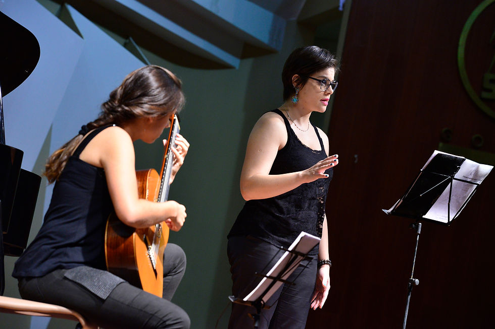 Mayara Amaral e Mariana Basoli