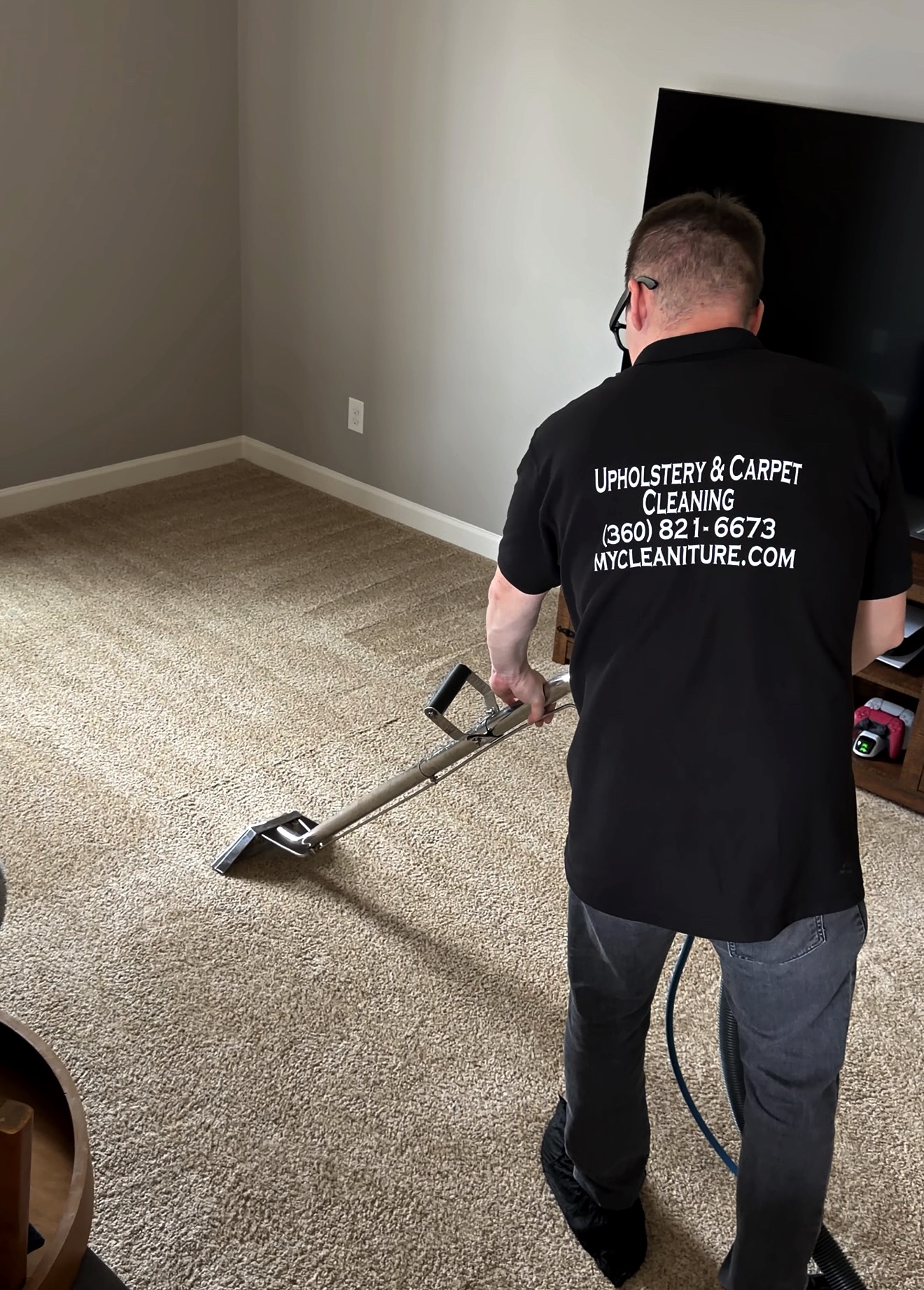 Professional carpet cleaning in a living room in Charlotte, NC