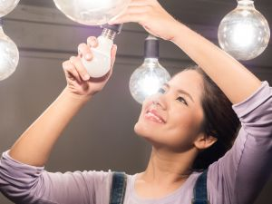 Confira três dicas para deixar a iluminação da sua casa mais econômica e sustentável