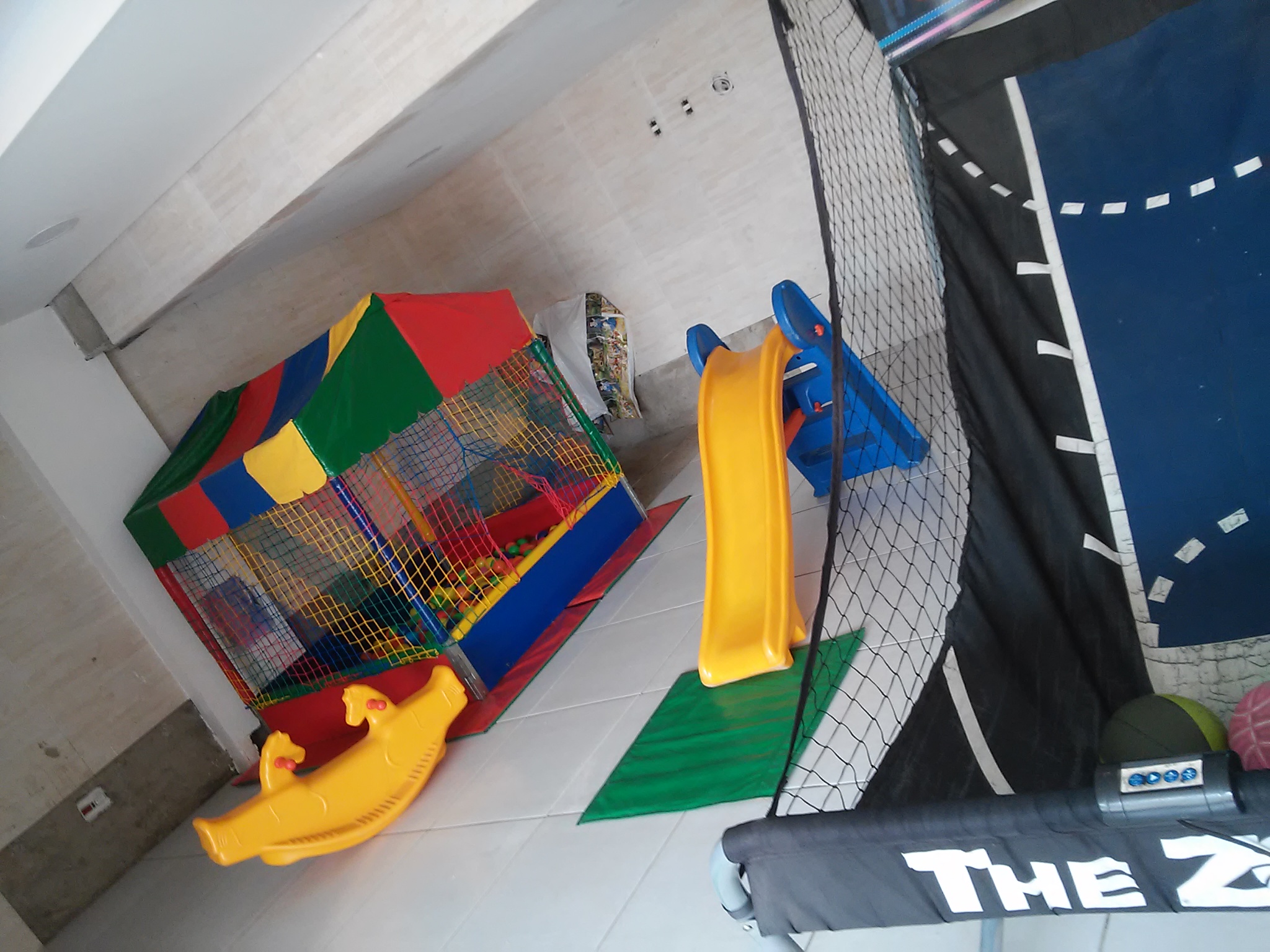 Piscina kit play e basquete.jpg