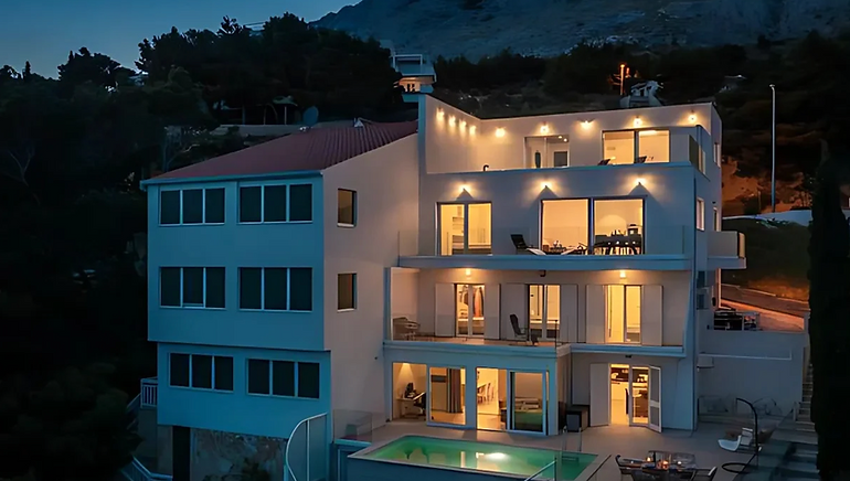 Luxuriöse Villa in Mimice – Perfekt für bis zu 14 Personen