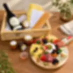 Cesta com vinho, queijos, tábua de frios e acompanhamentos