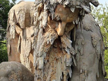 Heykel mi canlı mı?