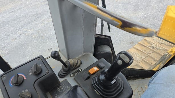 Miniature : CATERPILLAR D4G XL