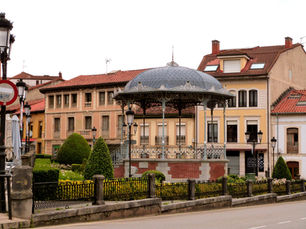 Noreña y Colunga...tras las 👣huellas 👣del pasado. Y Lastres, por puro placer.