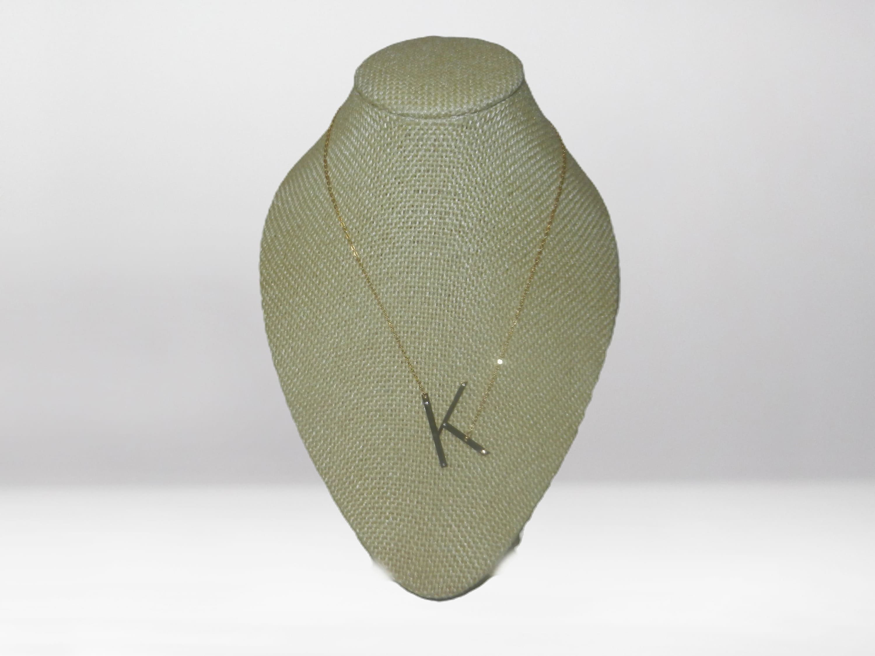 Collar dorado dije letra grande