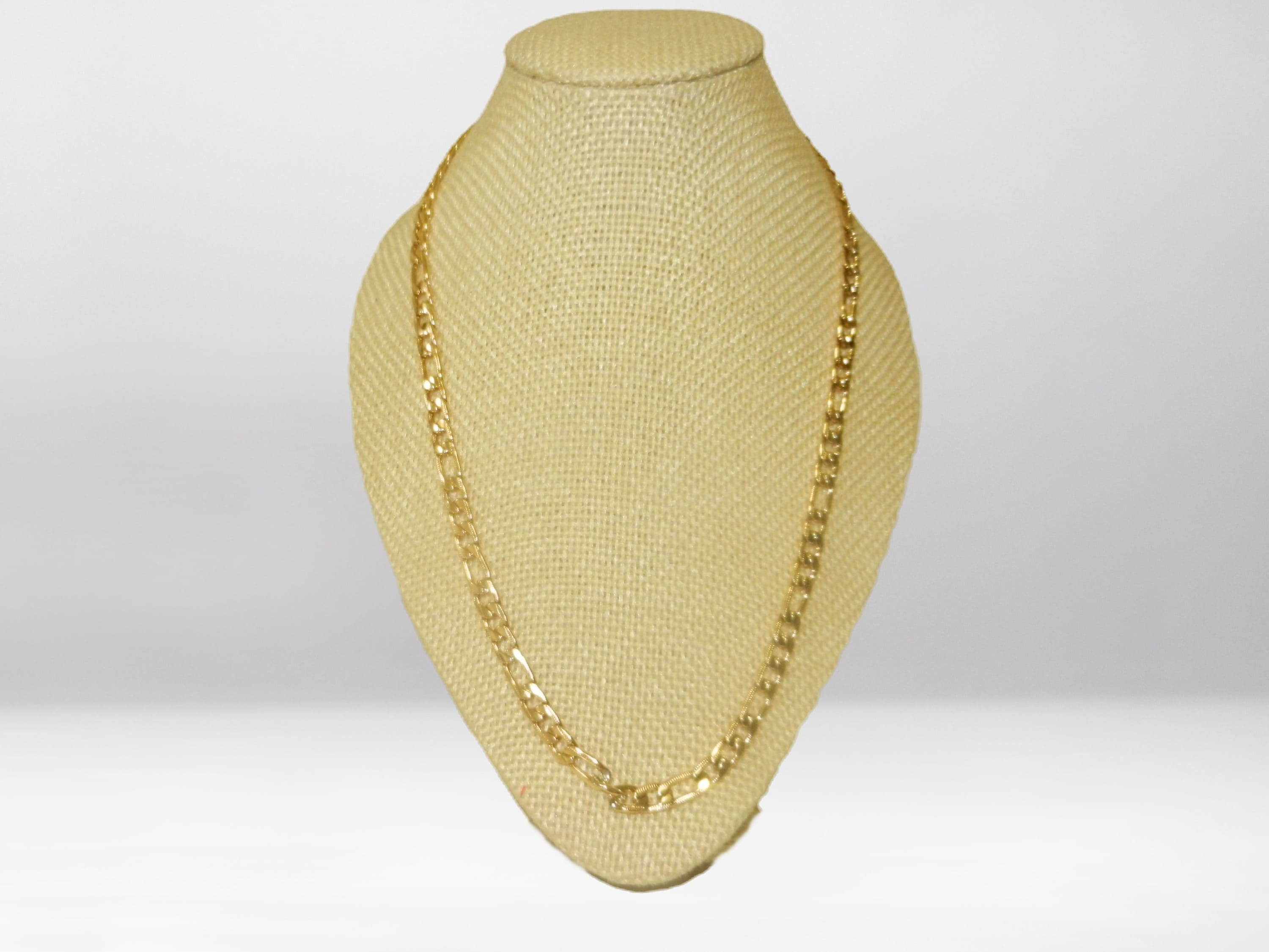 Cadena con relieve dorada