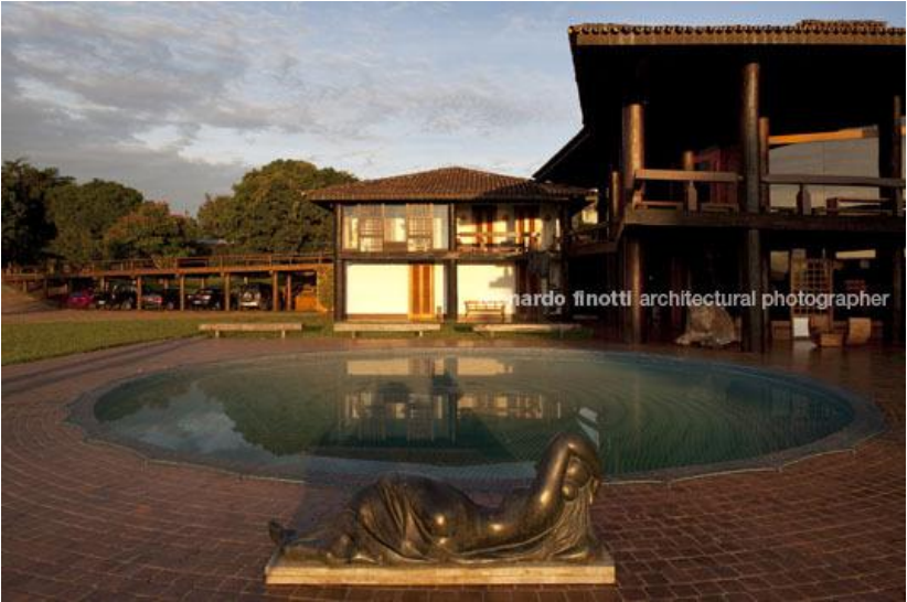 Figura 28: Vista externa da fachada - Volume à esquerda. Fonte: Leonardo Finotti