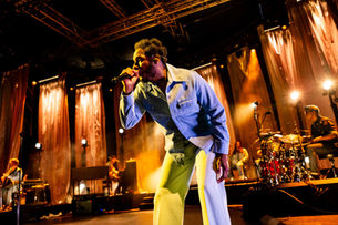 Leon Bridges at Riverstage: Polished Performance, Soulful Elegance