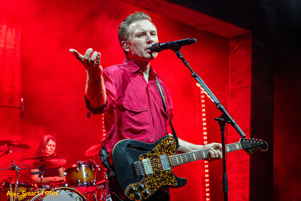 Franz Ferdinand Live Light Up The Brisbane Night