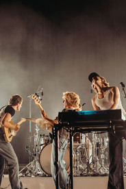 PARCELS LIVE IN BRISBANE