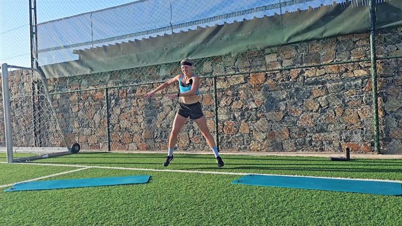 Zirkeltraining auf einem Fußballplatz