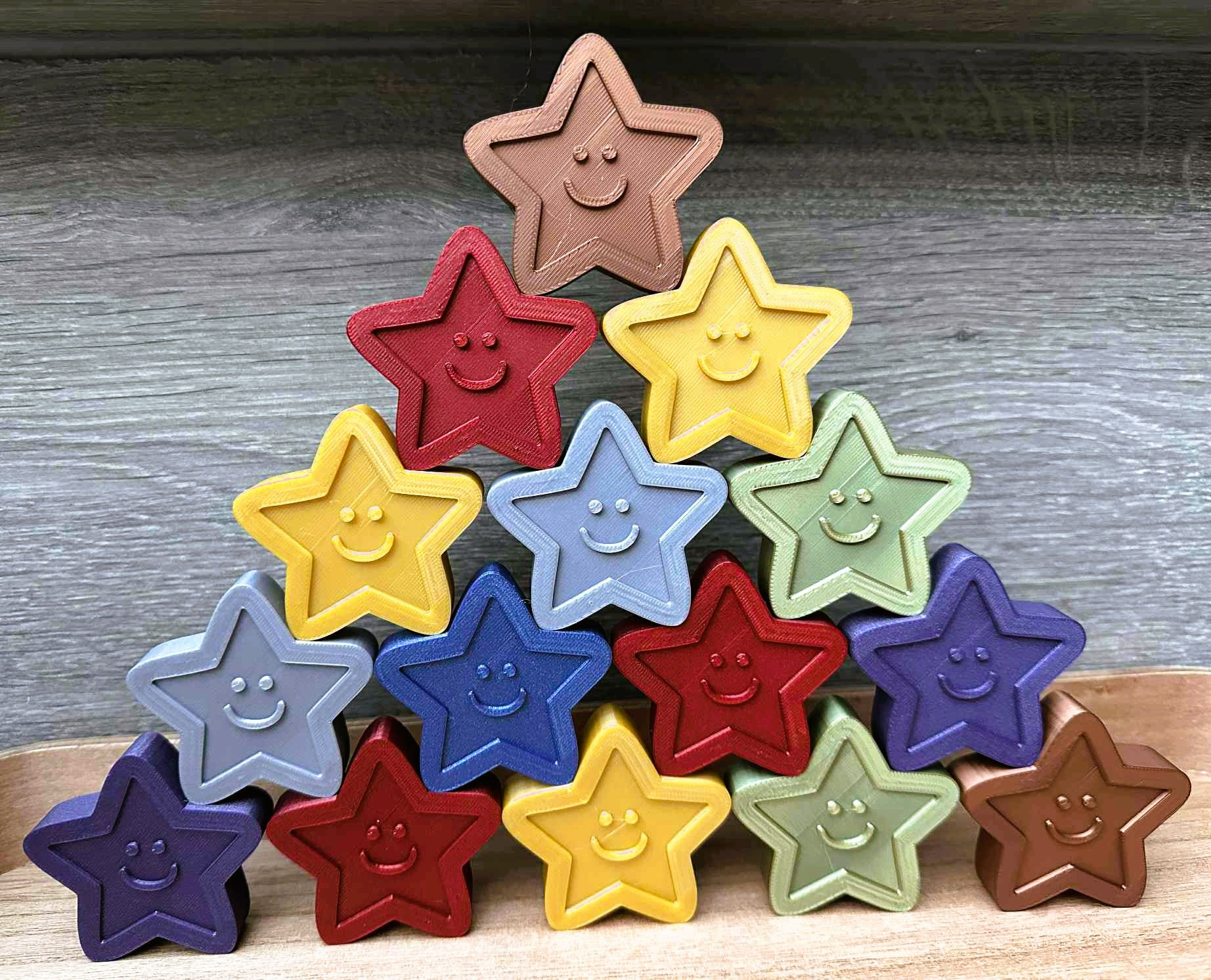 Stapelsterren in glanzende kleuren