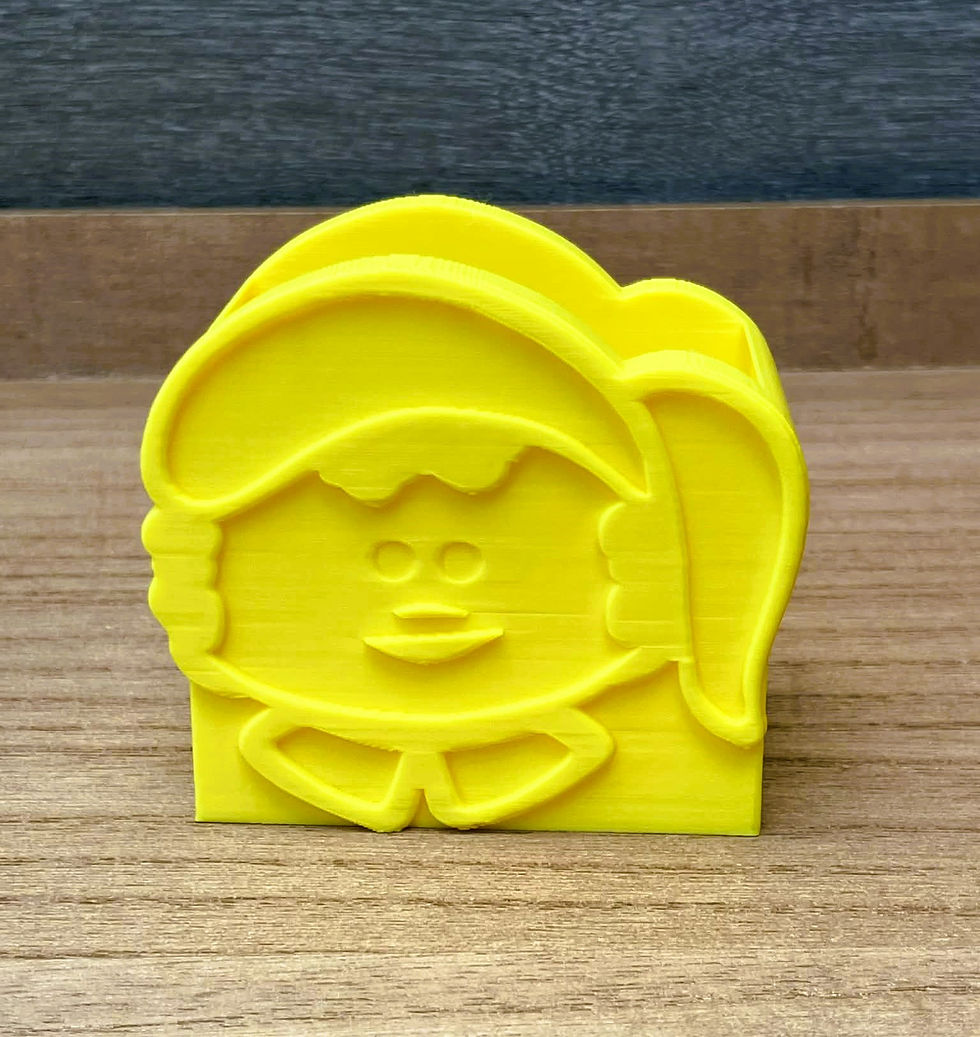 Thumbnail: Zandstrooier in de vorm van sinterklaas en roetpiet