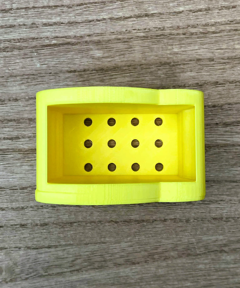 Thumbnail: Zandstrooier in de vorm van sinterklaas en roetpiet