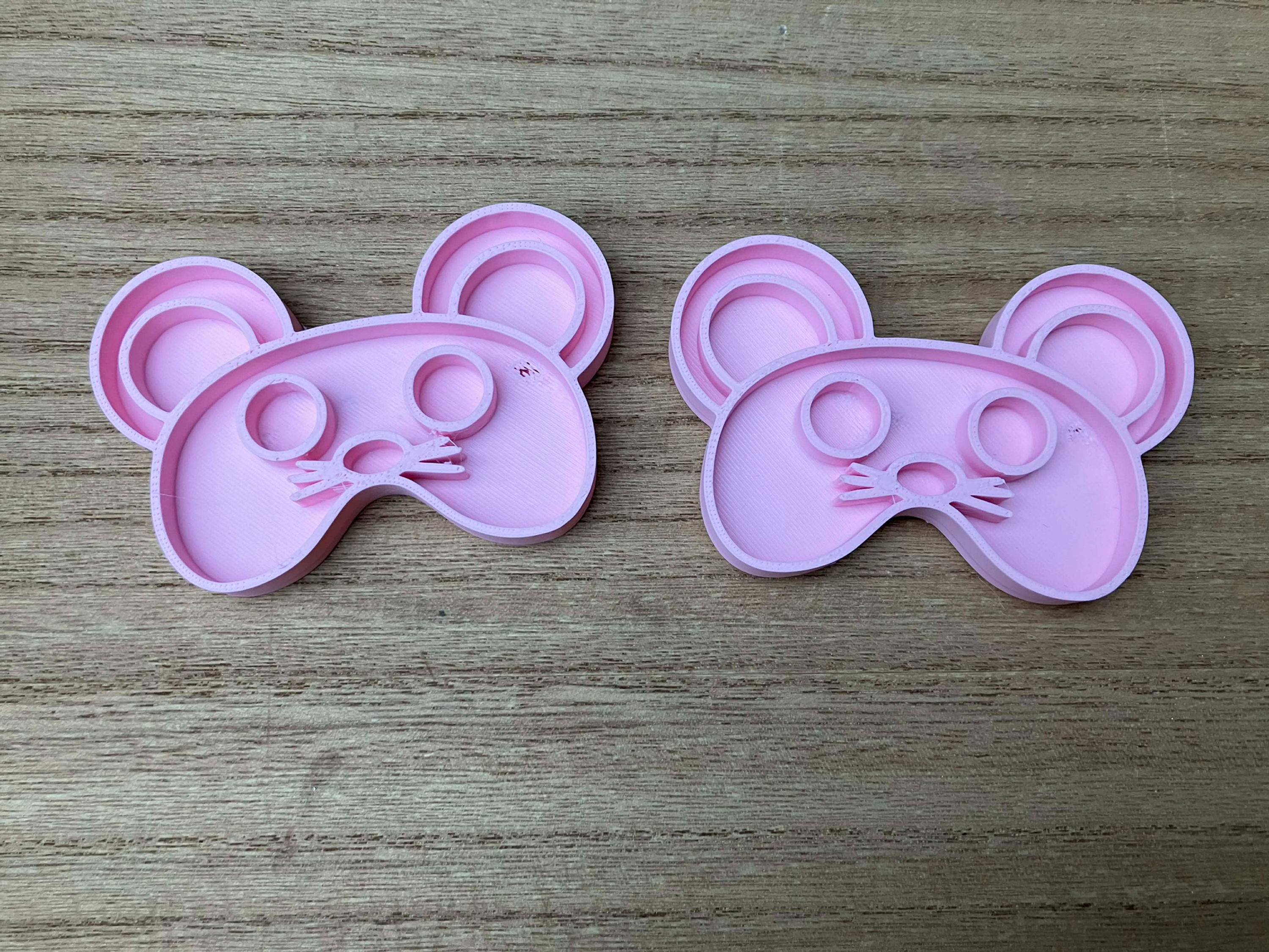 Oeps plasticinemasker muis