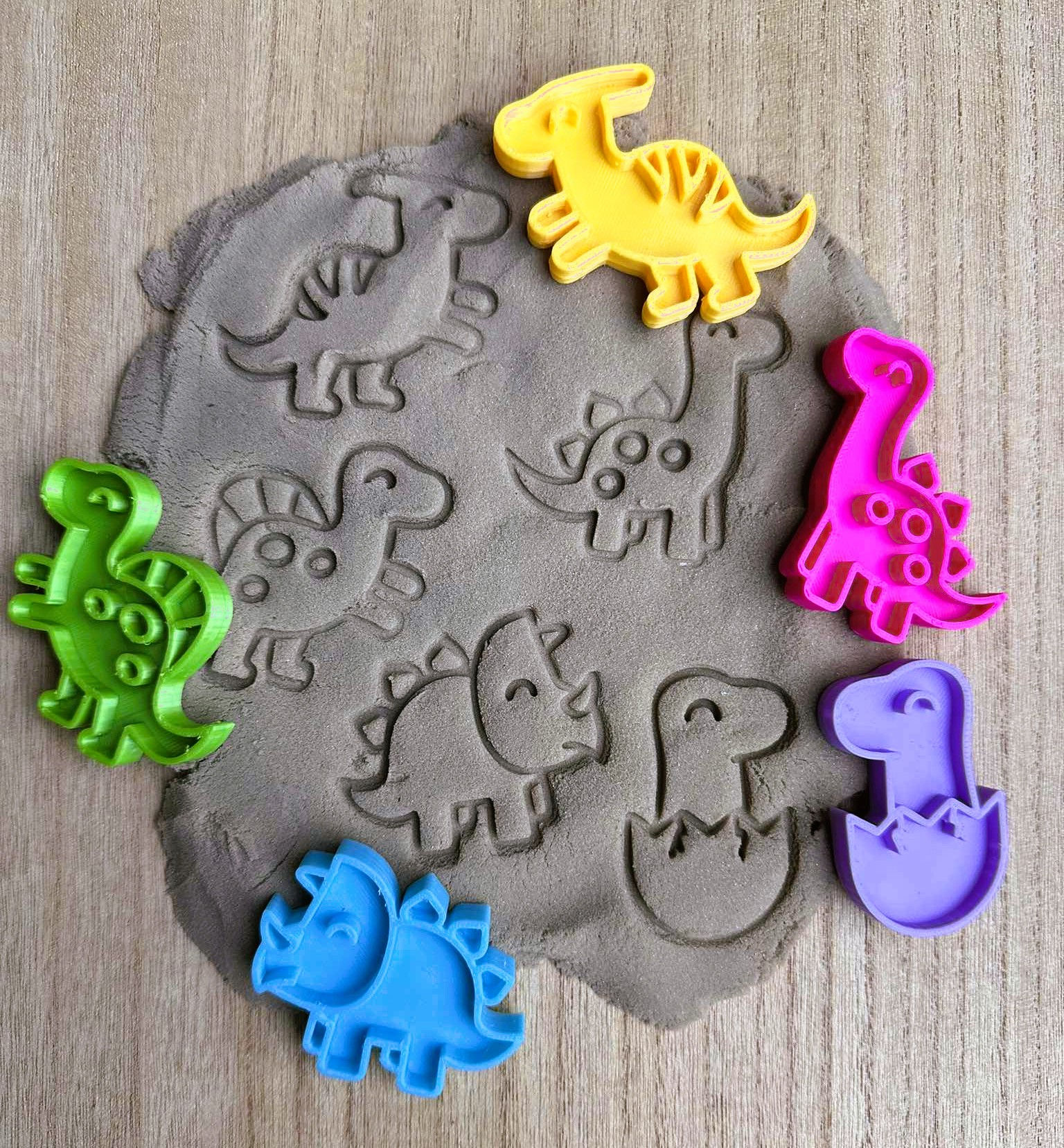 Plasticinevormpjes - vulvormen: dino's