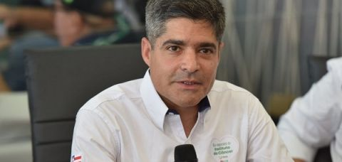 Tentando colar imagem ao avô, ACM Neto relembra morte de ex-senador