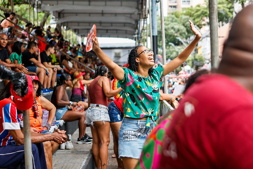 Arquibancada Social garante conforto e segurança gratuita a foliões no Campo Grande