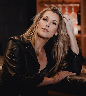 Lulan Headshot 3_edited.jpg