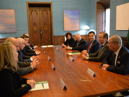 El presidente de la Junta de Andalucía muestra su compromiso con la Declaración de Interés Turístico