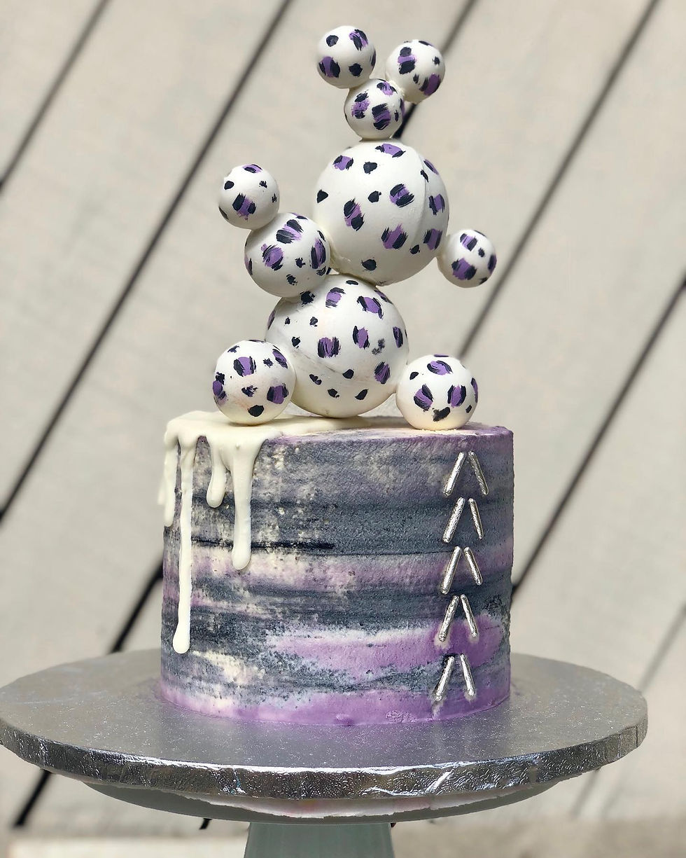 Leopard print cake