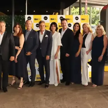 La comisión del Distrito Moda a pleno. Anabella Weber, Zegna. Hernan Terramagna, Santino joyeros. Lucia bo, Palacio Duhau Park Hyatt. Javier iturrioz. Enrique Stad. Jean pierre joyeros. Evangelina Bomparola, Sebastian Calfun, María Guedes de Rossi & Caruso, Verónica Santesteban, de Santesteban. Carmen Ceretti de Ceretti Leather. Claudia Baudonnet de El Sanjuanino. Diego Servente de la Recova de Posadasy la. RRPP Marisa Koifman | Gentileza Marisa Koifman