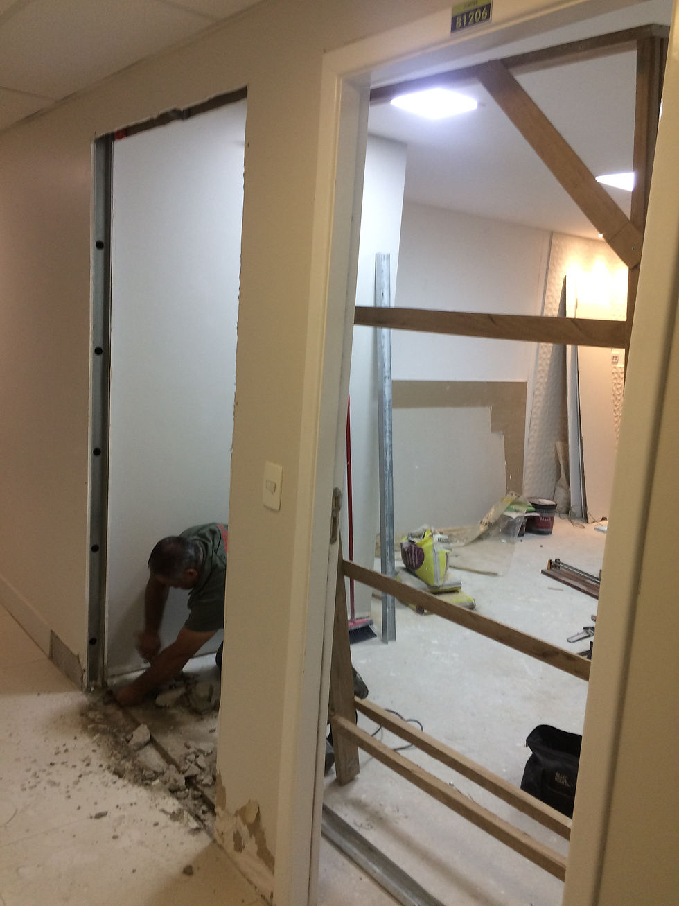 Instalação porta pivotante